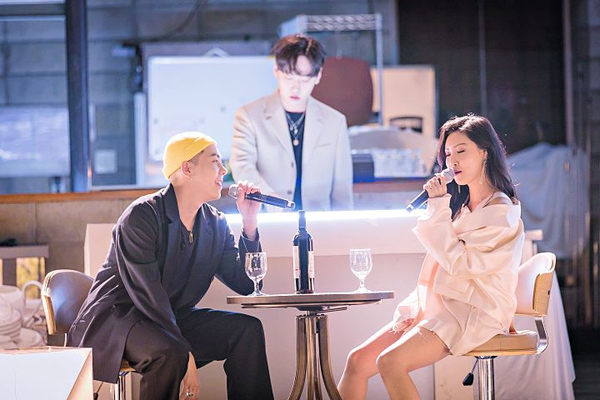 KOREAN BEAUTY SALON DUBAI | DIGITAL PERM SALON: Loco, Hwasa duet tops