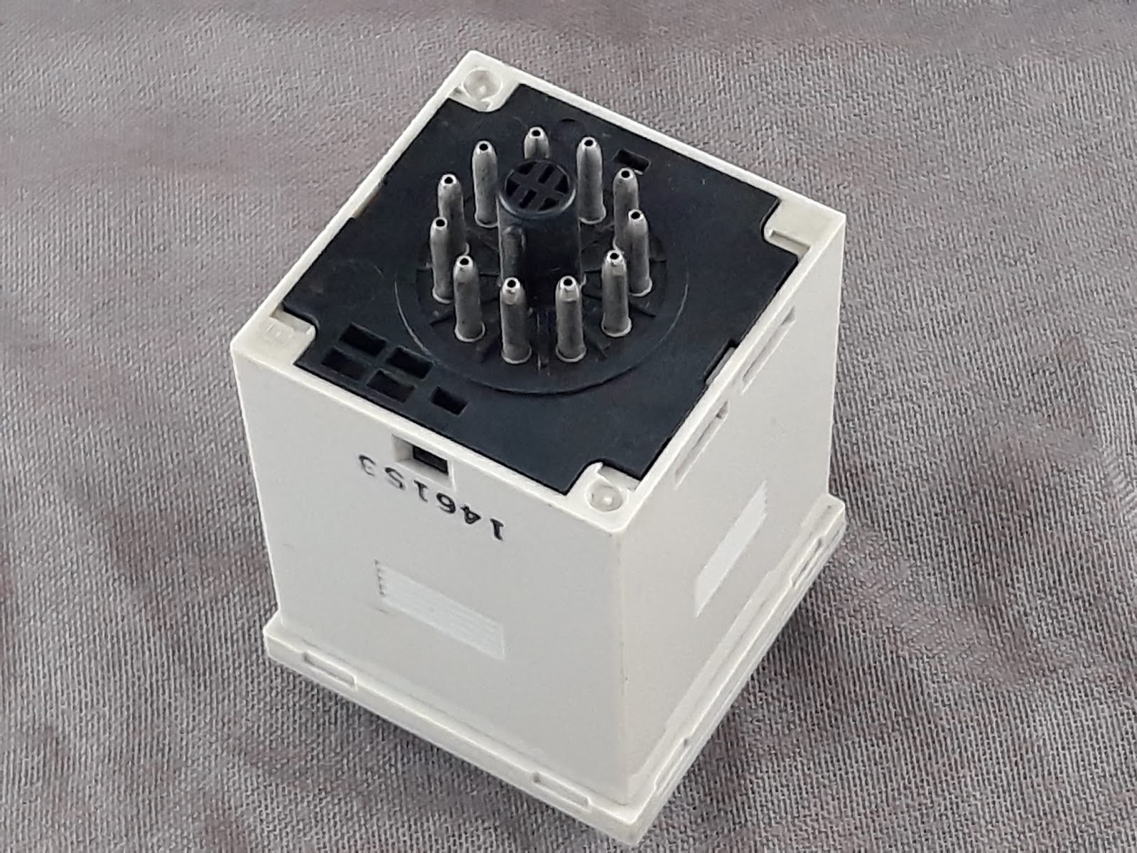 OMRON H3CR-A MULTI FUNCTION ANALOG TIMER
