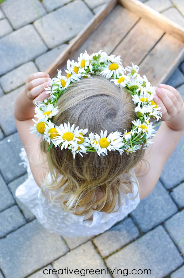 How to Make a Daisy Flower Crown with Real Flowers