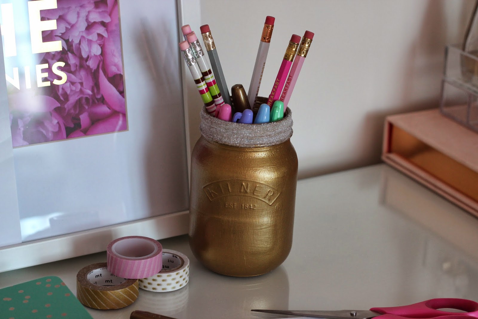 Five Minute Style: DIY Gold Glitter Mason Jar
