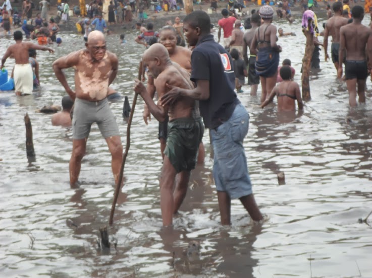 Tony Nwajei Post: BIZZARE! NAKED BATH IN 'POOL OF BETHESDA' ENUGU