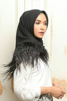 harga jilbab satin segi 4