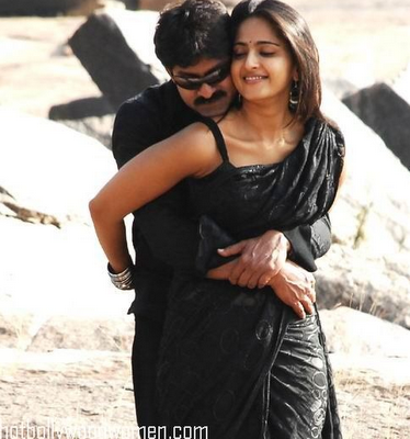 tamil cinema foto: Anushka Shetty Hot Boob Pressing Pictures