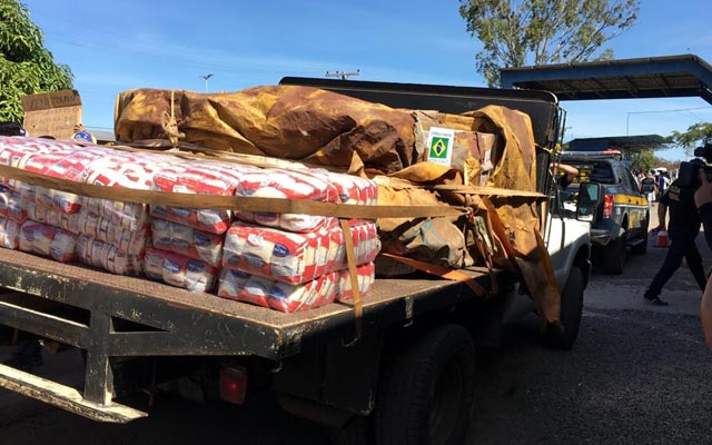 Caminhão com ajuda humanitária do Brasil chega à fronteira da Venezuela