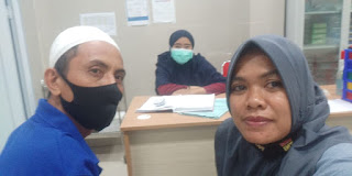 Foto: Korban saat melakukan pemeriksaan di IGD Puskesmas Duman pasca kejadian
