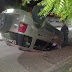 Motorista tomba carro na Avenida Severino Cordeiro em Cajazeiras