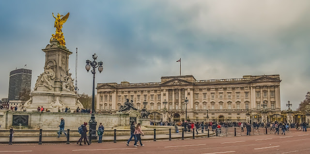 residência oficial da rainha Elizabeth II fachada do palacio de Buckingham