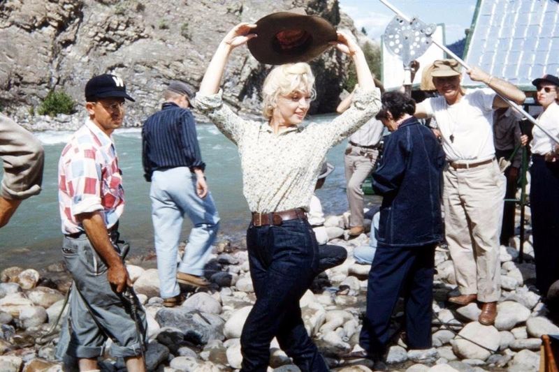 53 Behind-the-Scenes Photos of Marilyn Monroe While Filming 'River of No  Return' in 1954 ~ Vintage Everyday