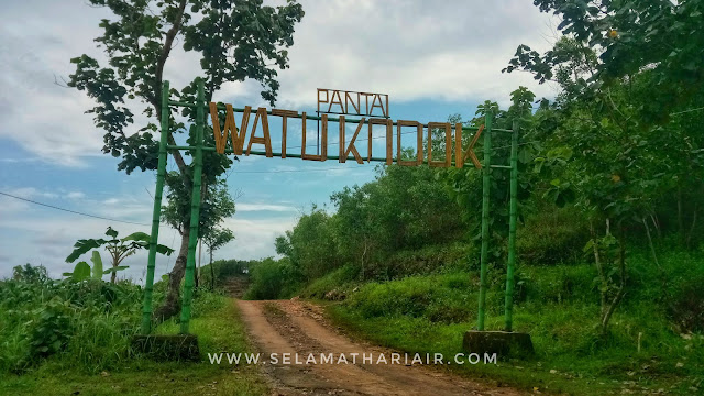 www.selamathariair.com - Pantai Watu Kodok Gunung Kidul