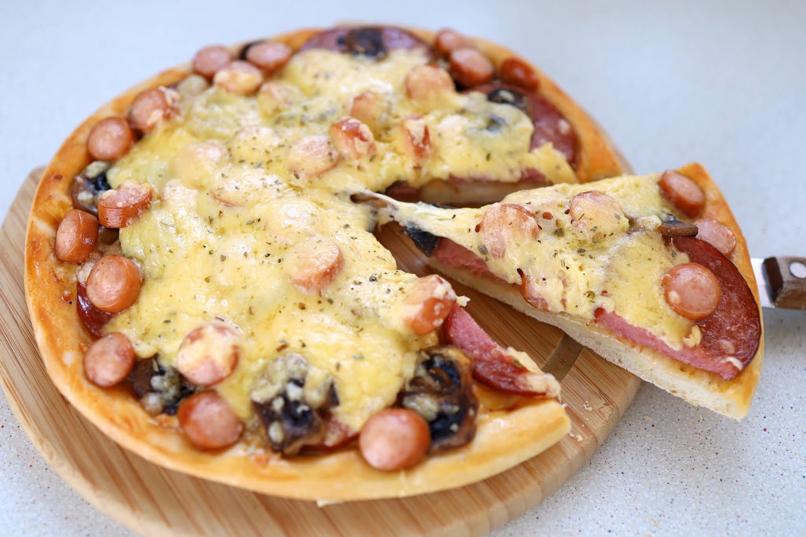 Пицца с сыром и колбасой - рецепт с фото на Pojrem.ru Recept