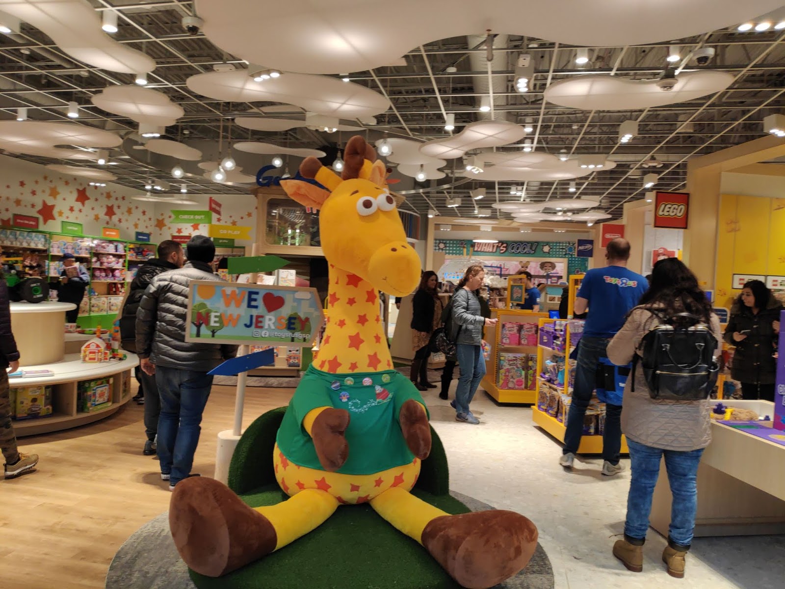 Toys R Us at Westfield Garden State Plaza