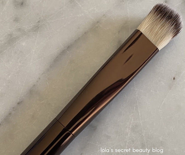 lola's secret beauty blog HOURGLASS Vanish Seamless Finish Concealer