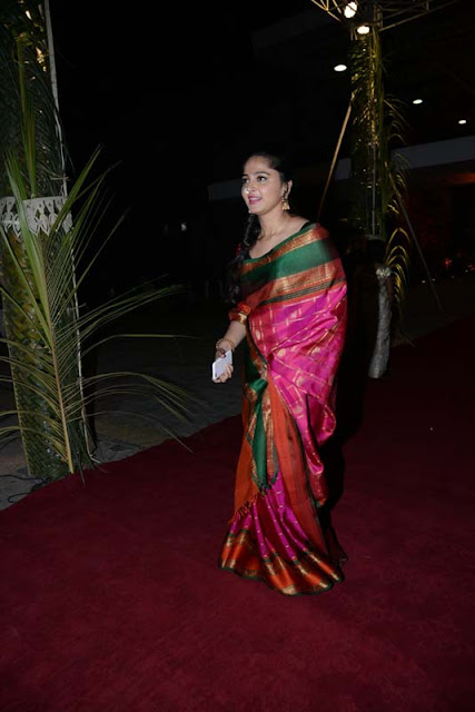 Glamorous Actress Anushka Shetty Images In Saree 13