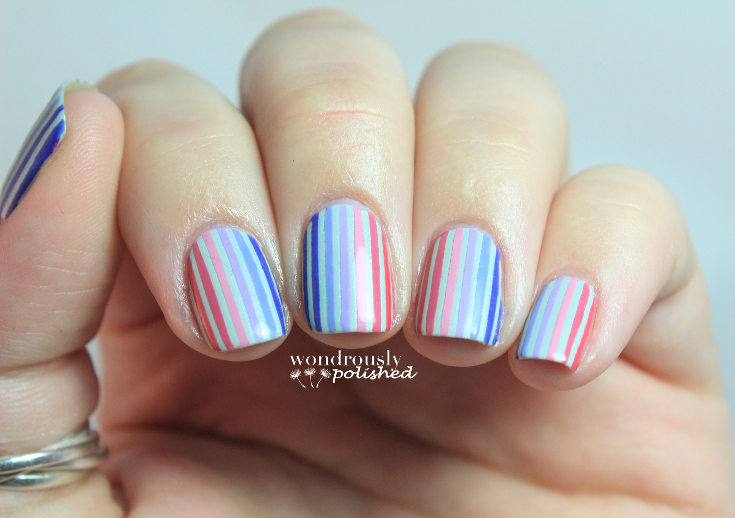 nail art with stripes and anchors