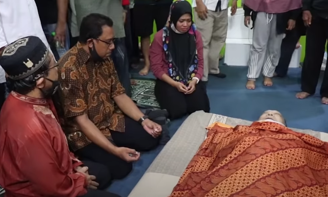 Innalillahi, Pembimbing Roger Danuarta Ustadz Insan Mokoginta Meninggal Dunia Saat Sholat