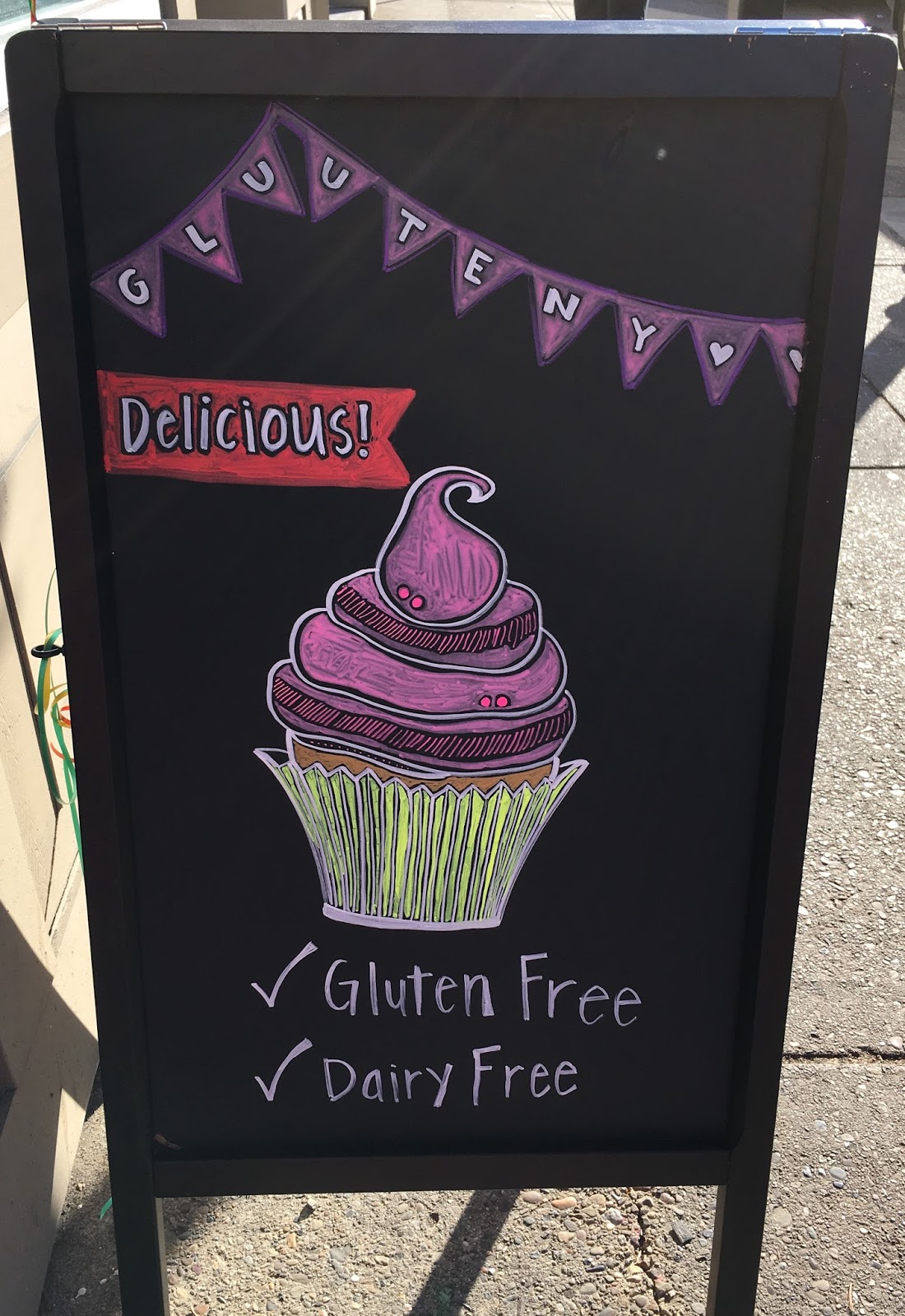 Alexis's Gluten Free Adventures: Gluuteny Bakery - Pittsburgh