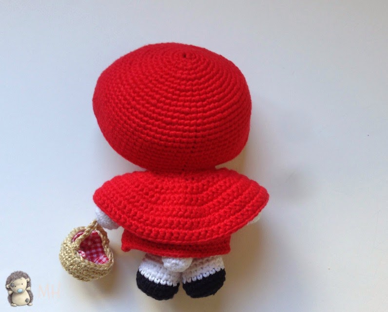 Hello Kitty caperucita roja amigurumi
