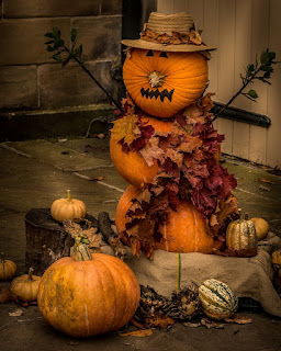 https://pixabay.com/en/halloween-seasonal-pumpkin-face-2735141/