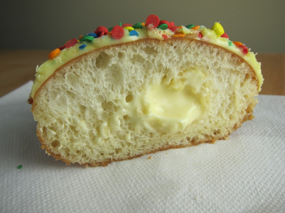 Review Krispy Kreme Birthday Cake Batter Donut