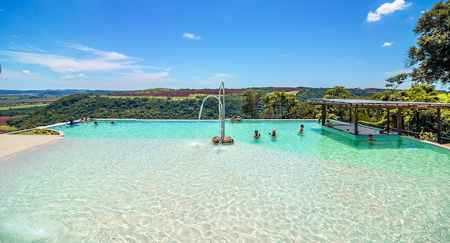 Recanto das Cachoeiras em Brotas piscina panoramica