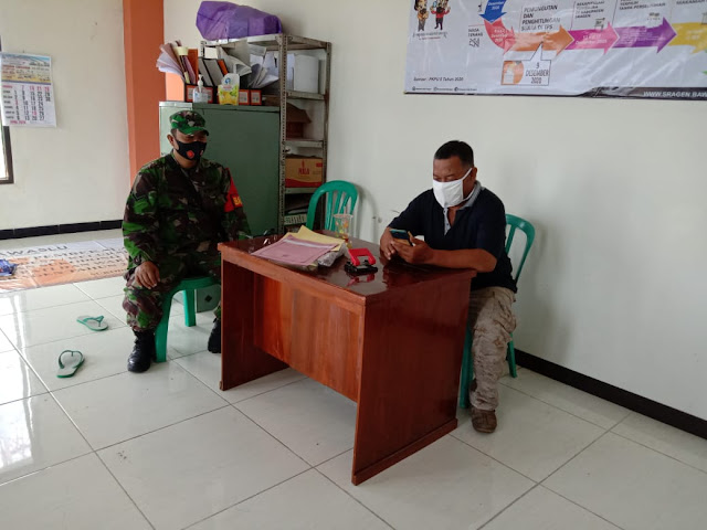 Babinsa Komsos dengan Kasi Trantib Kecamatan Sukodono