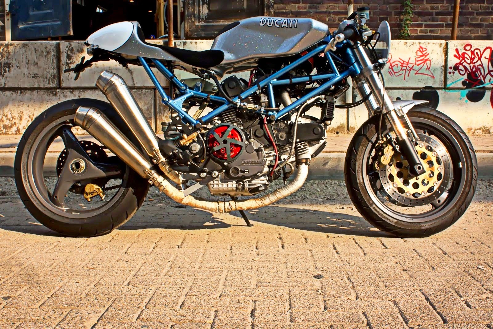 Il Ducatista Desmo Magazine Ducati Monster 900 Cafe by