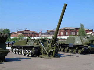800px-240-mm_self-propelled_mortar_2B8_(SAC-2S4).JPG
