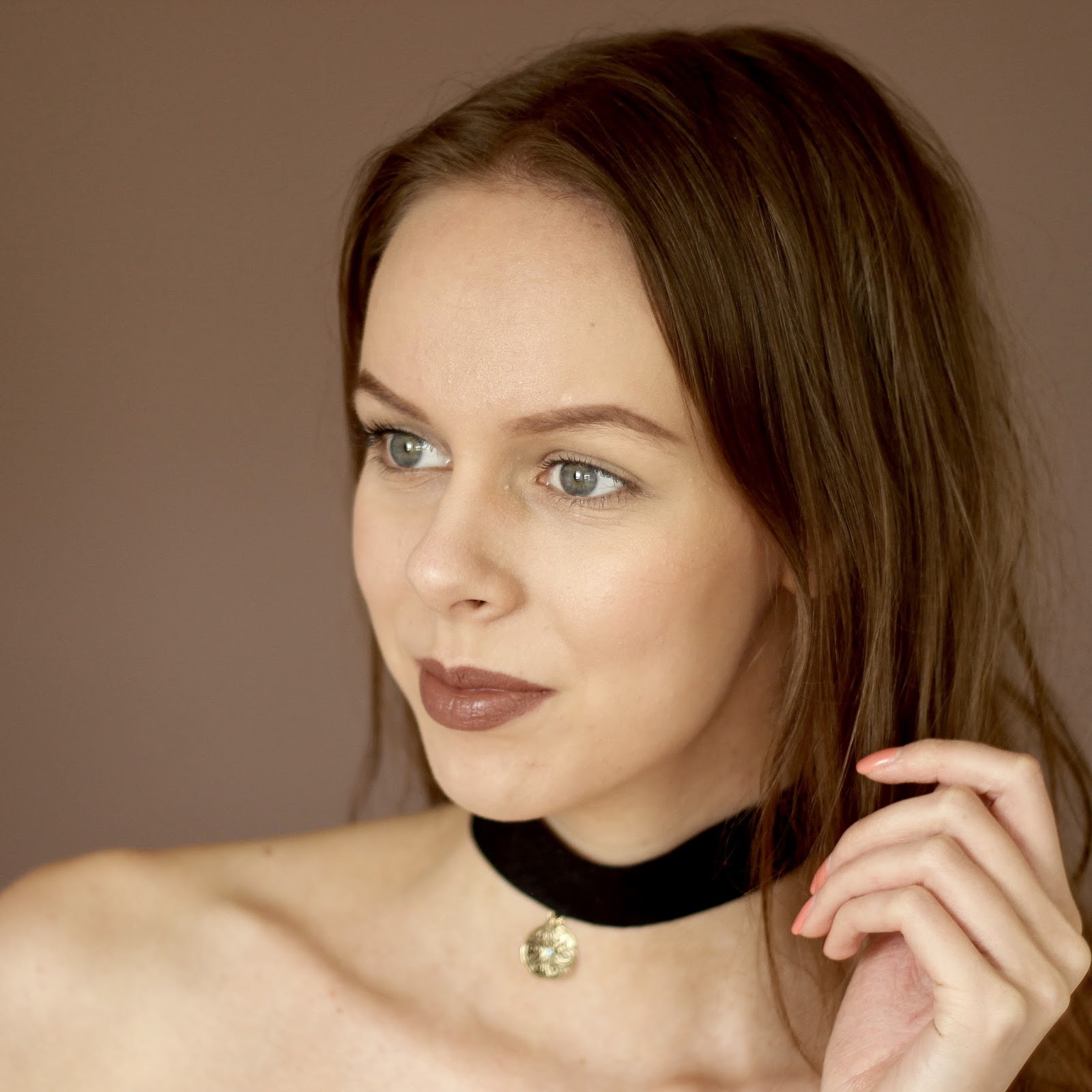 DIY Velvet Choker Necklace. My Top Knot