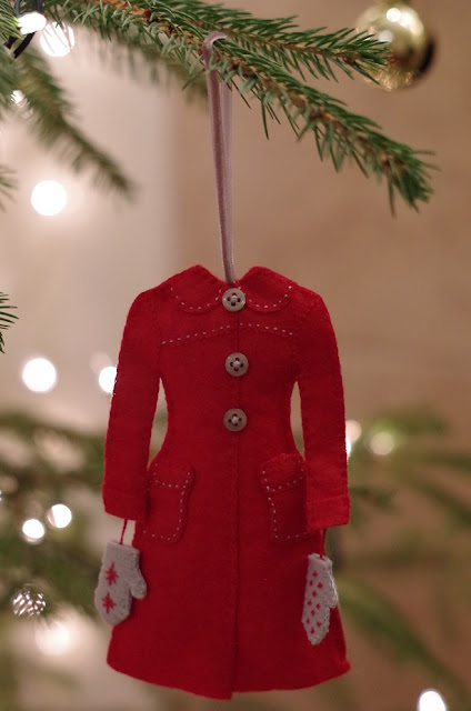 posie gets cozy christmas ornament felt red coat