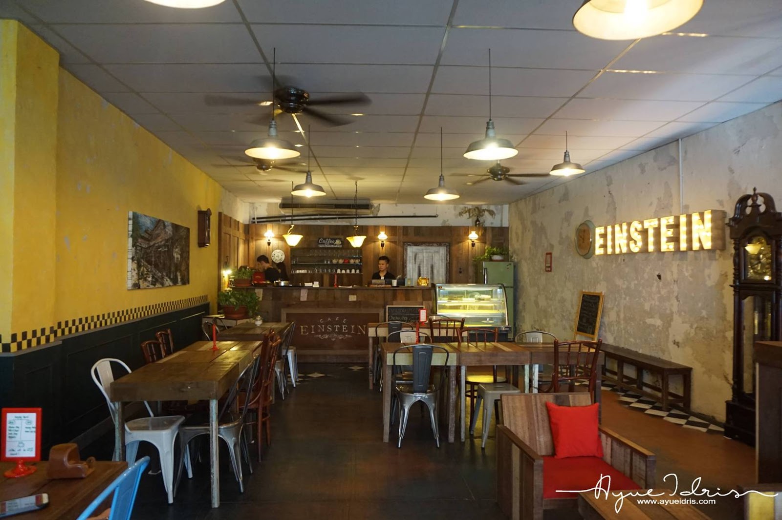 Einstein Cafe Vintage Cafe di Petaling Street KL AYUE IDRIS