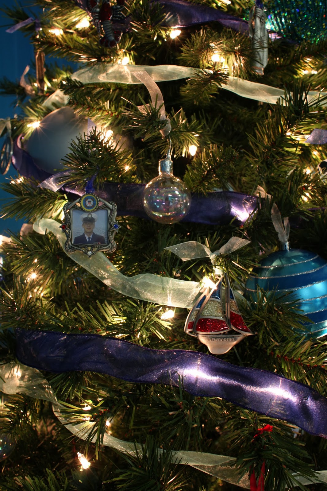 Robyn's Report Rhode Island Themed Christmas Tree