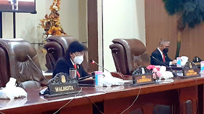 Cicilia Longdong Dilantik Anggota DPRD Manado Gantikan Kolanus