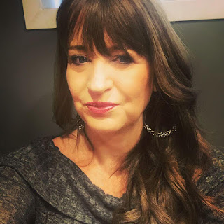 woman dating single
