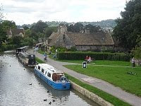 Using Canal Holiday Guides to Make Your Narrowboat Holiday Run Smoothly