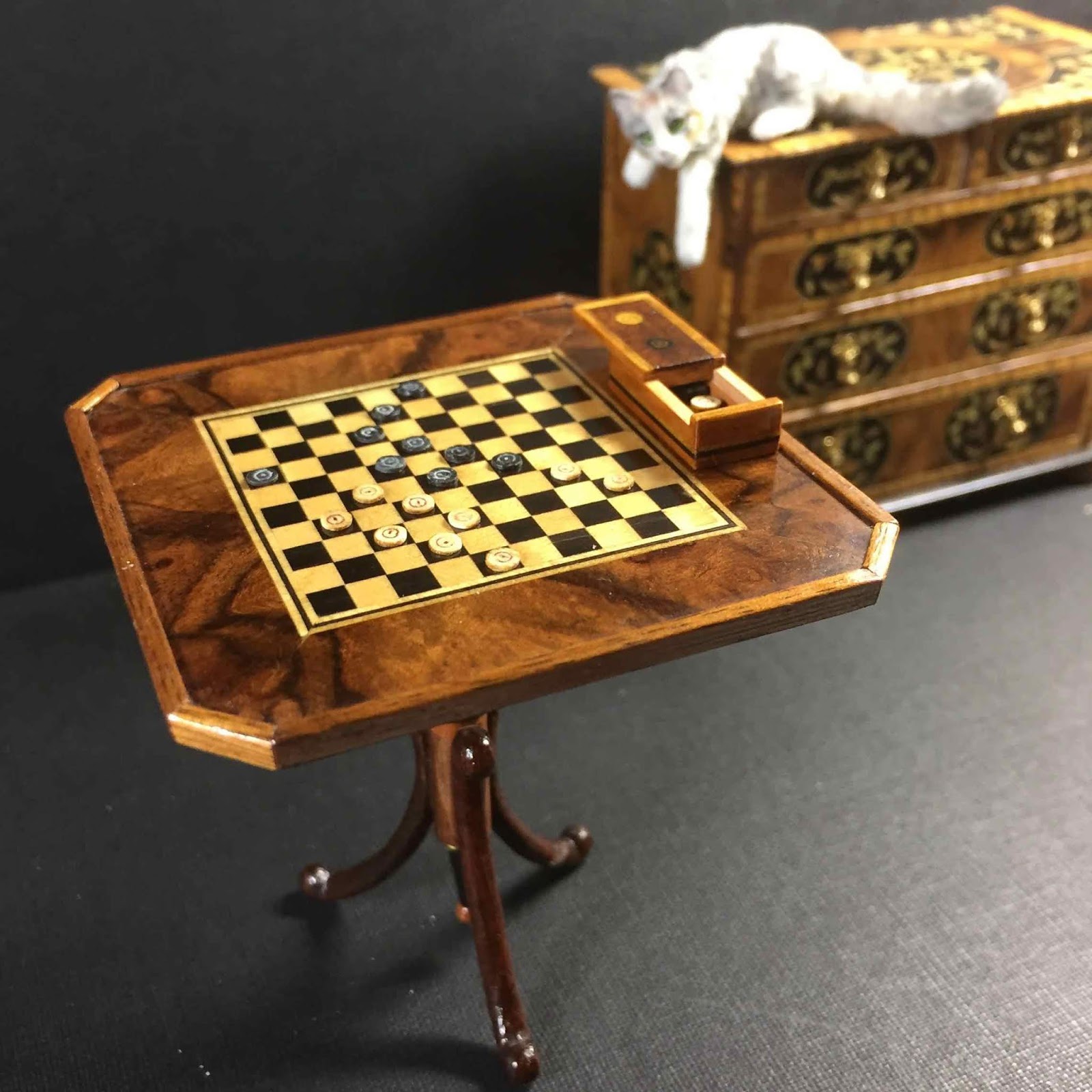 Checkers table and checkers set