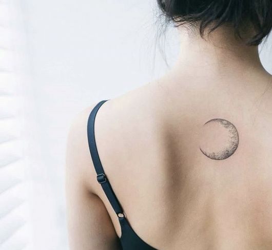 tatuagens femininas da lua tatuagens femininas da lua