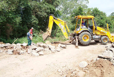 Governu Foun Tenki Tau Atensaun ba Estrada Rural