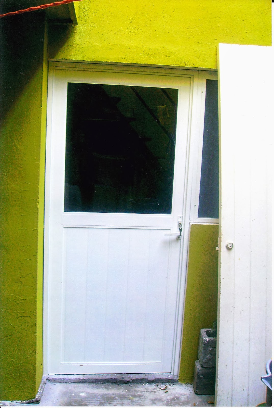 PERSIANAS ALUMINIO Y VIDRIO: PUERTA BATIENTE TUBULAR PANORAMA