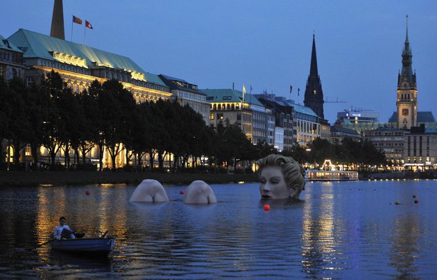Gambar Awek Mandi Bogel Di Tasik - Syurga Itu Indah