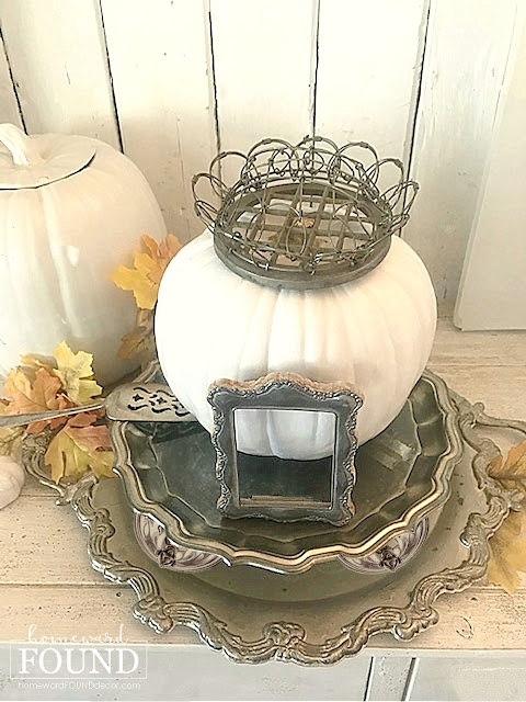 fall,DIY,diy decorating,re-purposed,up-cycling,salvaged,thrifted,home decor,pumpkins,Thanksgiving,Halloween,junk makeover,trash to treasure,vintage,vintage style,farmhouse style,fall decorating,fall home decor,decorating with pumpkins,salvaged pumpkins,junk pumpkins,upcycled pumpkins,repurposed pumpkins.