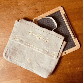 Cartable en lin et broderie Hardanger