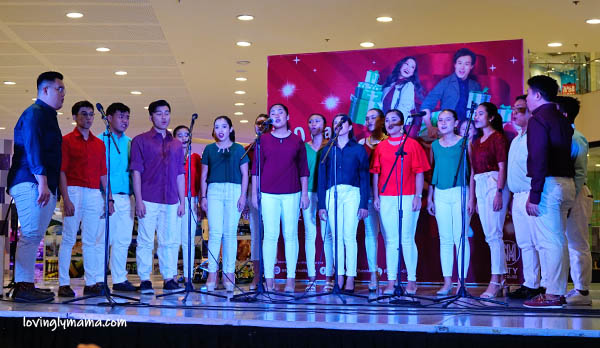 kids - daughters -sisters - Bacolod mommy blogger - Christmas colors - red and green - 100 Days Christmas Countdown - SM City Bacolod - carols - Bacolod host - Christmas choir - Christmas carols