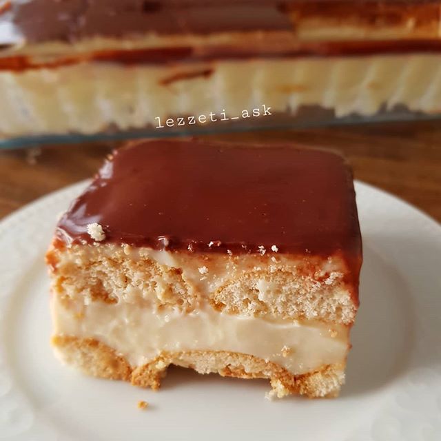 Çikolata Soslu Pasta Resimli Yemek Tarifleri