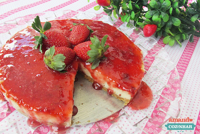 Cheesecake de morango com geleia caseira