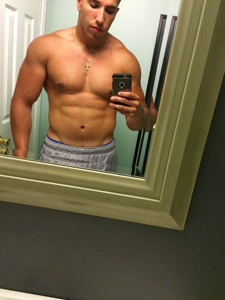 beefy-shirtless-hunk-selfie