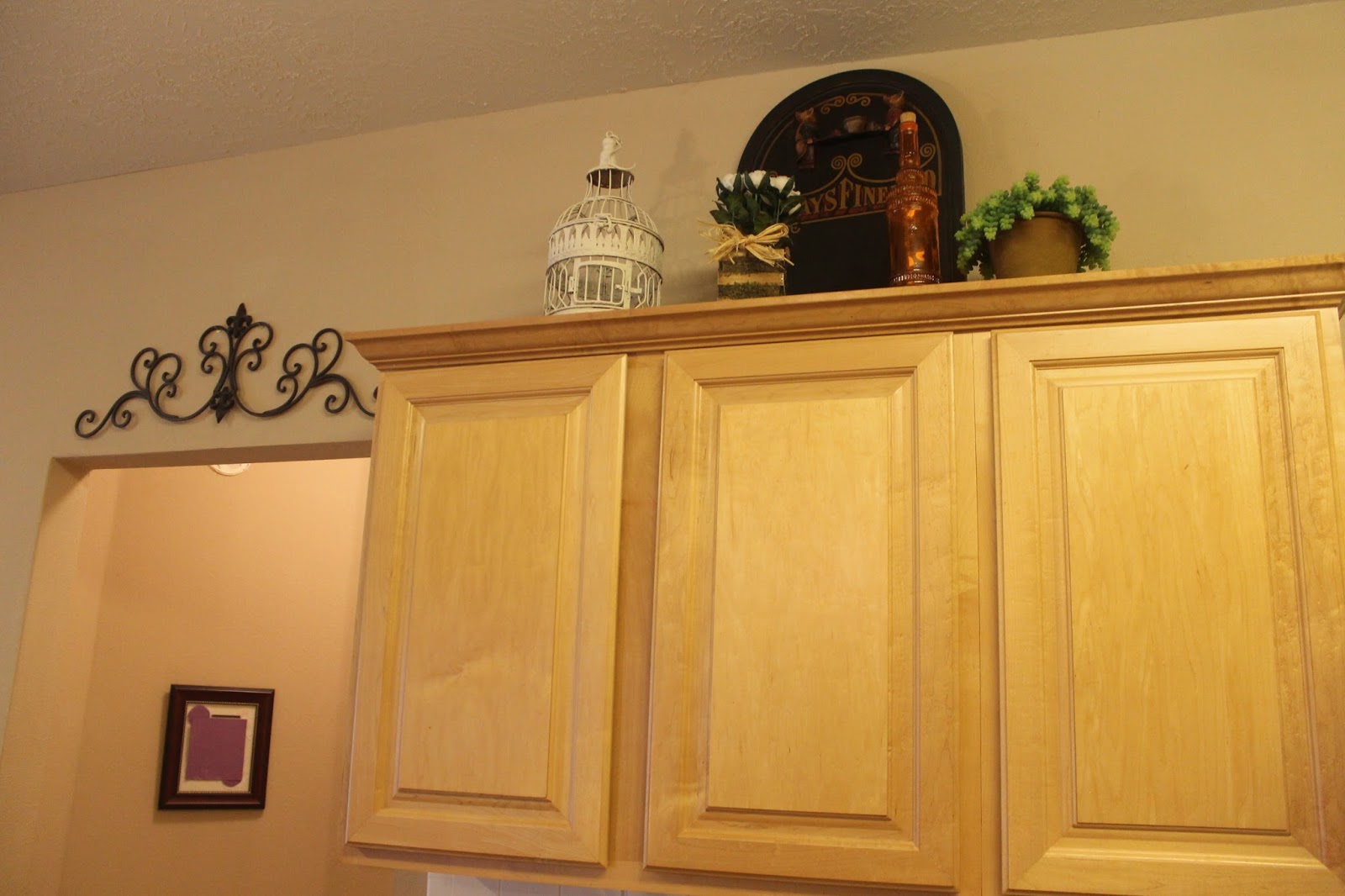 Texas Decor: Rearranging the Tops of My Kitchen Cabinets