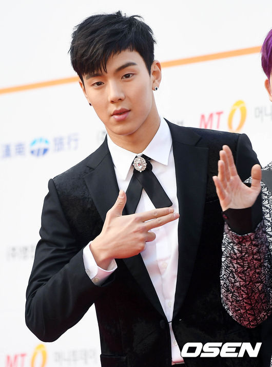 오늘자 AAA 시상식 레드카펫 몬스타엑스.jpg | 인스티즈