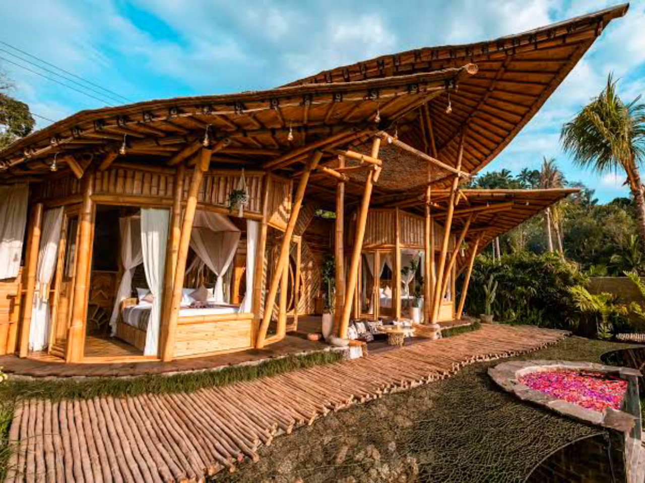 rumah bambu modern