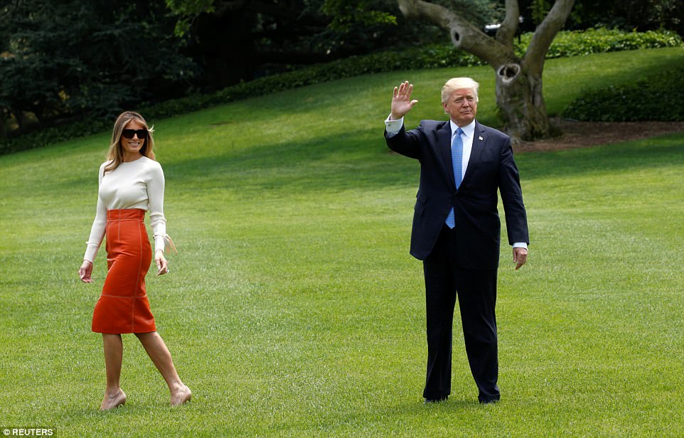 Ông Trump vẫy tay chào mọi người. (Ảnh: Reuters)