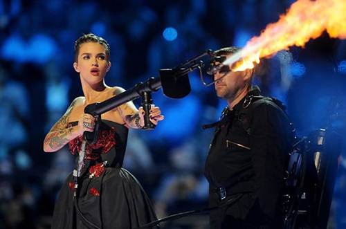 Tv Badass Ruby Rose Slays It At The Emas - And Gets A Pizza Tattoo!
